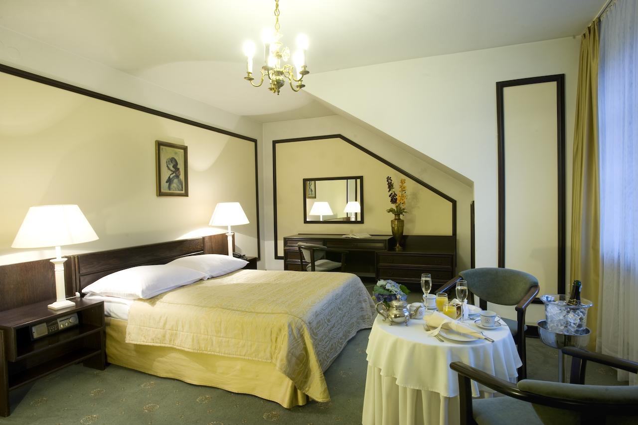 Hotel "Zajazd Napoleonski" 华沙 客房 照片