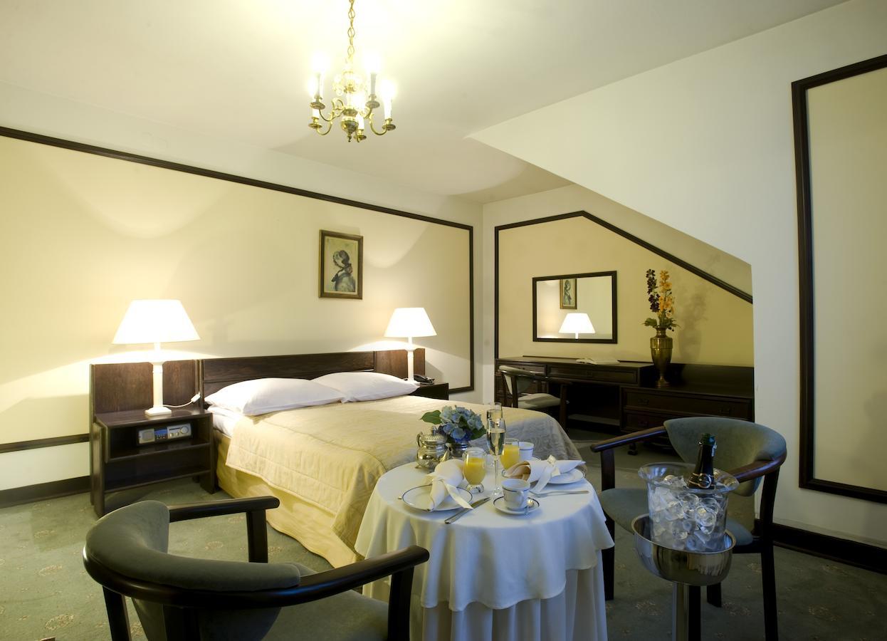 Hotel "Zajazd Napoleonski" 华沙 客房 照片