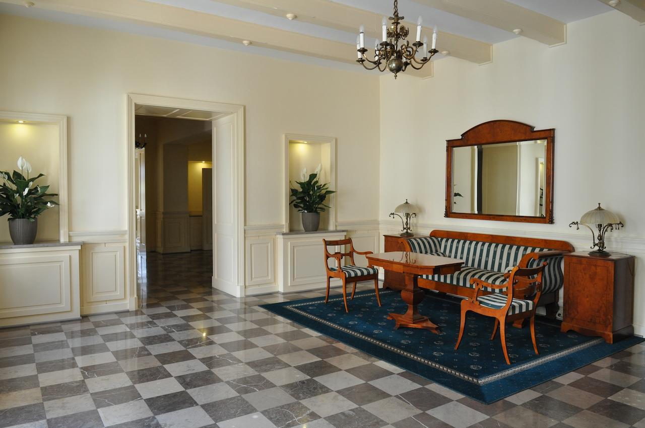 Hotel "Zajazd Napoleonski" 华沙 外观 照片
