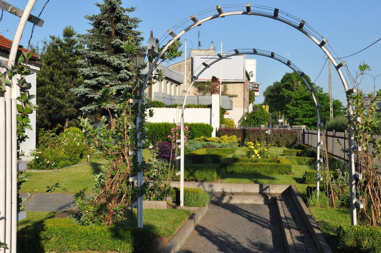 Hotel "Zajazd Napoleonski" 华沙 外观 照片