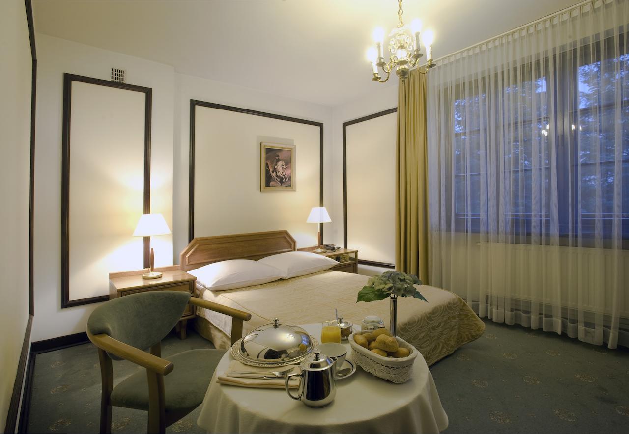 Hotel "Zajazd Napoleonski" 华沙 客房 照片